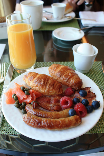 Mein Frühstück in der Ritz-Carlton Club Lounge © Copyright Monika Fuchs, TravelWorldOnline