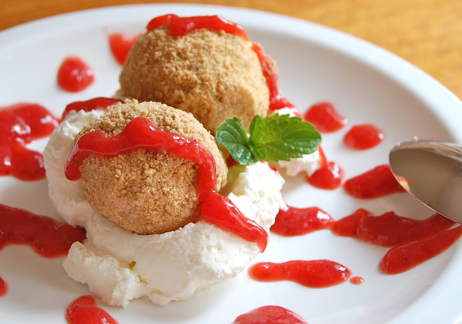 Chef Mommy Graham Cracker Ice Cream Pie Sundae with a Strawberry