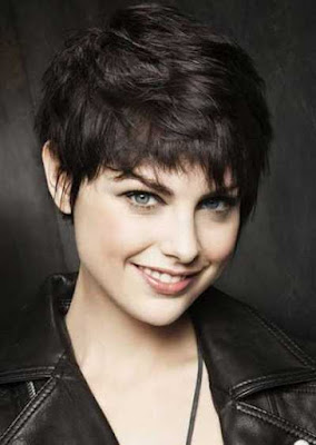 Rambut pixie layer pendek Rambut pixie layer pendek_523447