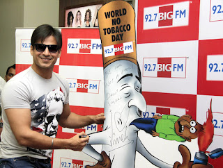 Vivek Oberoi flags off 'Cigarette Bujhao Life Banao!' campaign at Big 92.7 FM