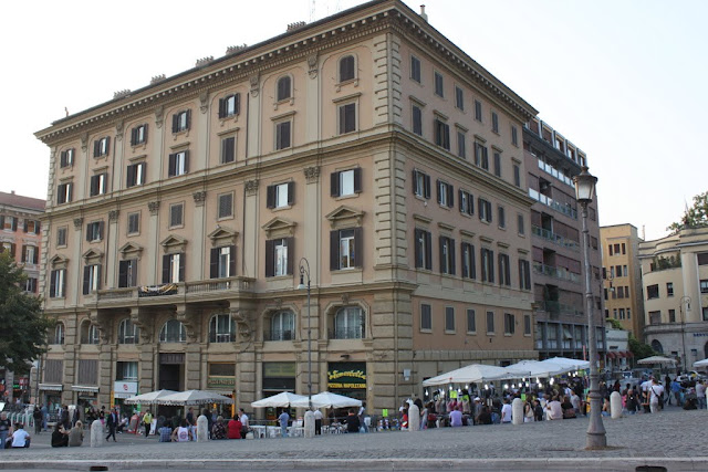 Some street buildings nearby Porta del Popolo in Rome, Italy Some street buildings nearby Porta del Popolo in Rome, Italy