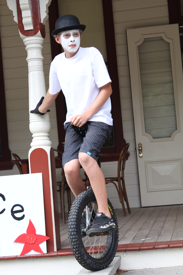 Rotorua Artist Keen's Photography, Mosaics, Paintings & Writing