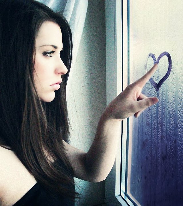 Dibujando mi corazón en la ventana Dibujando mi corazón en la ventana