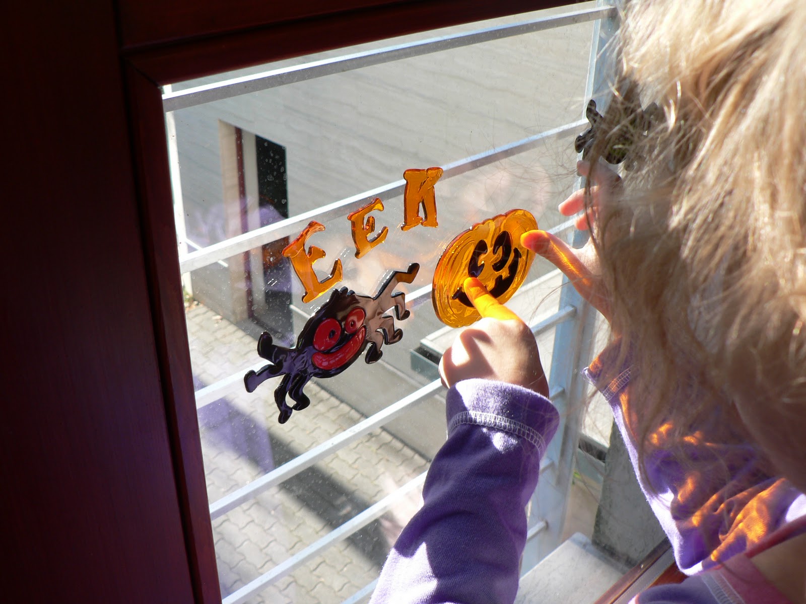 Mama Pea Pod {Halloween Gel Window Decorations}