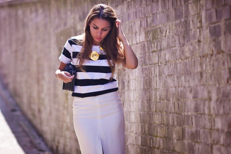 simona-mar-gold-huge-natural-stones-necklace-jewellery-designer-blog-street-style-monochrome-stripes-black-white-chocoolate-tshirt-asos-midi-long-pencil-skirt-split-front-river-island-details-1.JPG