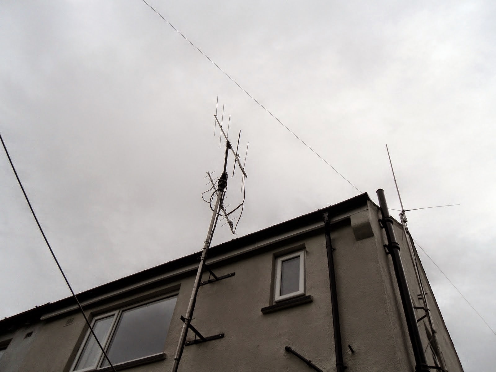 Photo of 2m / 70cm satellite antenna. While I've made a point elsewhere that ... SAT%2BARRAY%252C%2BCW 80%2B%2B%2526%2BTri%2BBand%2BVertical Photo of 2m / 70cm satellite antenna. While I've made a point elsewhere that ...
