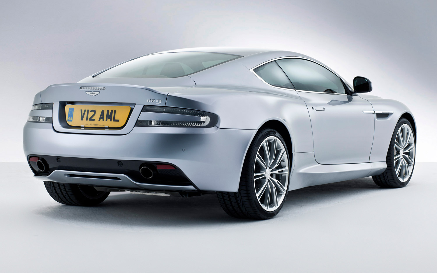 2013-Aston-Martin-DB9-coupe-rear-view.jpg