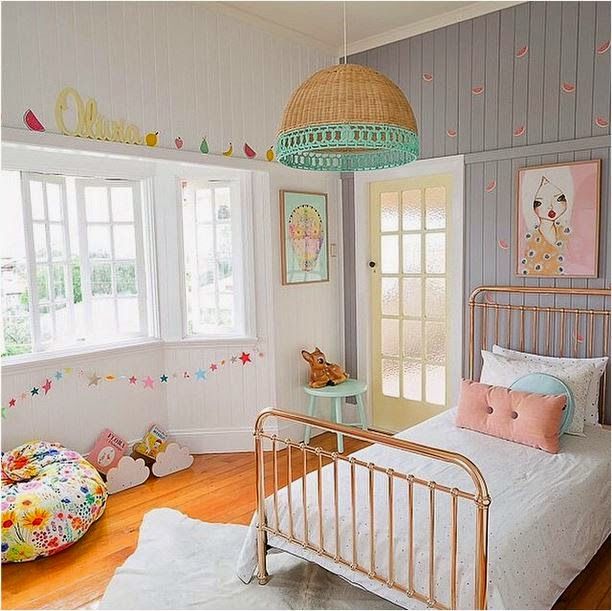 de quartos de miúdo, a preto e branco, com alguns detalhes de cor de quartos de miúdo, a preto e branco, com alguns detalhes de cor