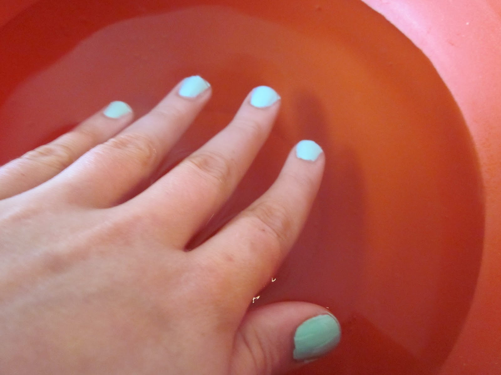 Preppy Premed Beauty Tip Drying Nail Polish with Cold Water