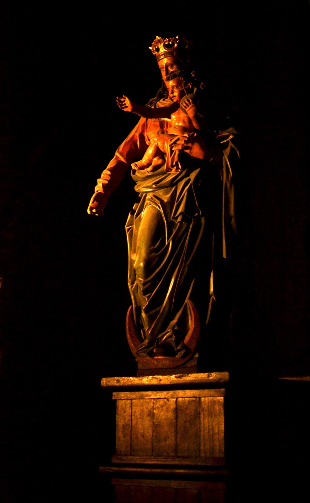 Wieliczka Salt Mine, Krakow, Poland, tours, guides, how to get to Wieliczka Salt Mine from Krakow, Prices, Opening hours, Michalowice Chamber, Jozef Pilsudski grotto, statue of St. John Nepomuk, saline lakes, Weimar chamber, Da Vinci’s last supper salt, Chapel of the Blessed Kinga,