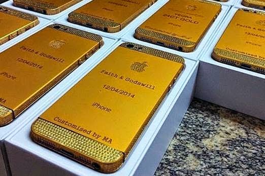 Filha do presidente da Nigéria casa e as "lembrancinhas" do casamento são iPhones de ouro personalizados