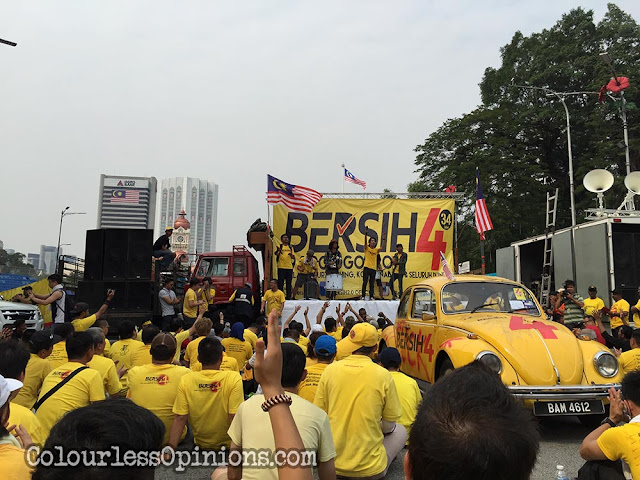 Adam Adli took over Amir as the frontman of BangsArt as he had sore throat in the morning. bersih 4 adam adli bangsart main stage