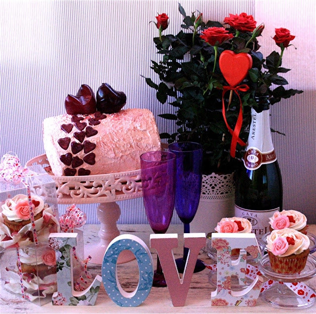 Desirvientadas Lovefetti Cupcakes & Hearts With Cinnamon