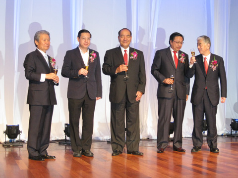 The toast during Toray Group Malaysia 40th Anniversary Dinner