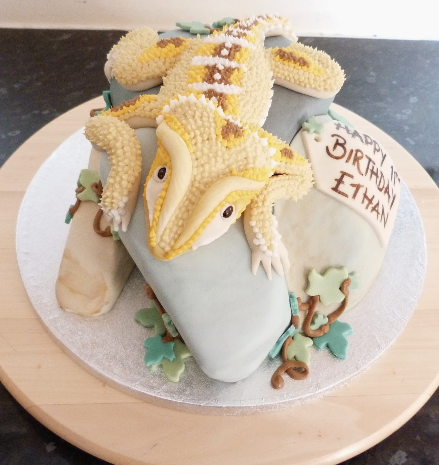 Cozzmic Cakes Bearded Dragon Cake