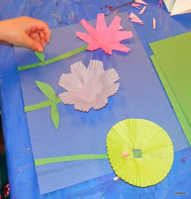 Tippytoe Crafts: Cupcake Liner Flowers