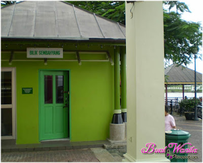 Tempat Menarik dan Best di Kuching Sarawak: Kuching Waterfront