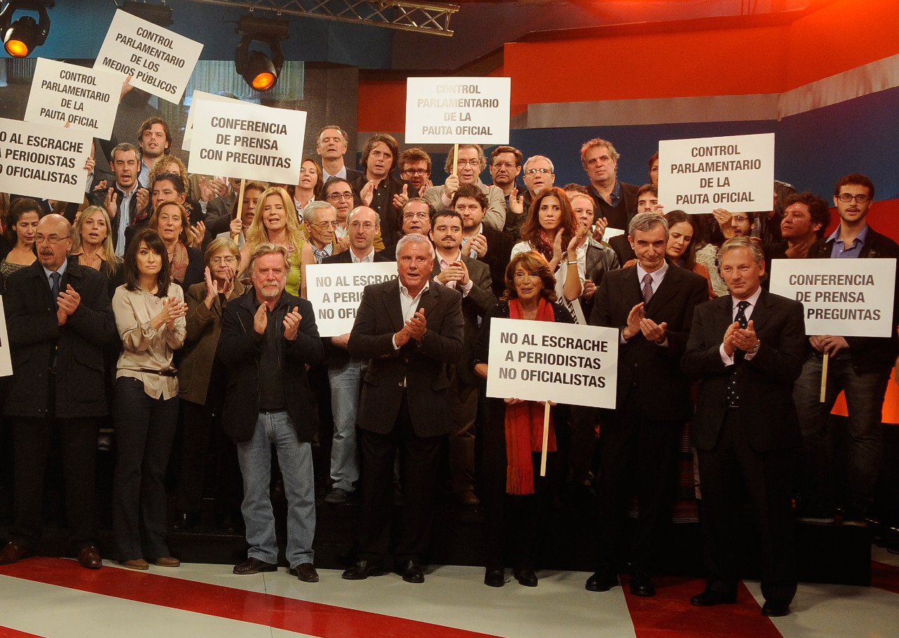 http://4.bp.blogspot.com/-Vq7QkJEn2KI/UDUp_dakosI/AAAAAAAAFOg/_hROuLsKIEE/s1600/queremos+preguntar.jpg
