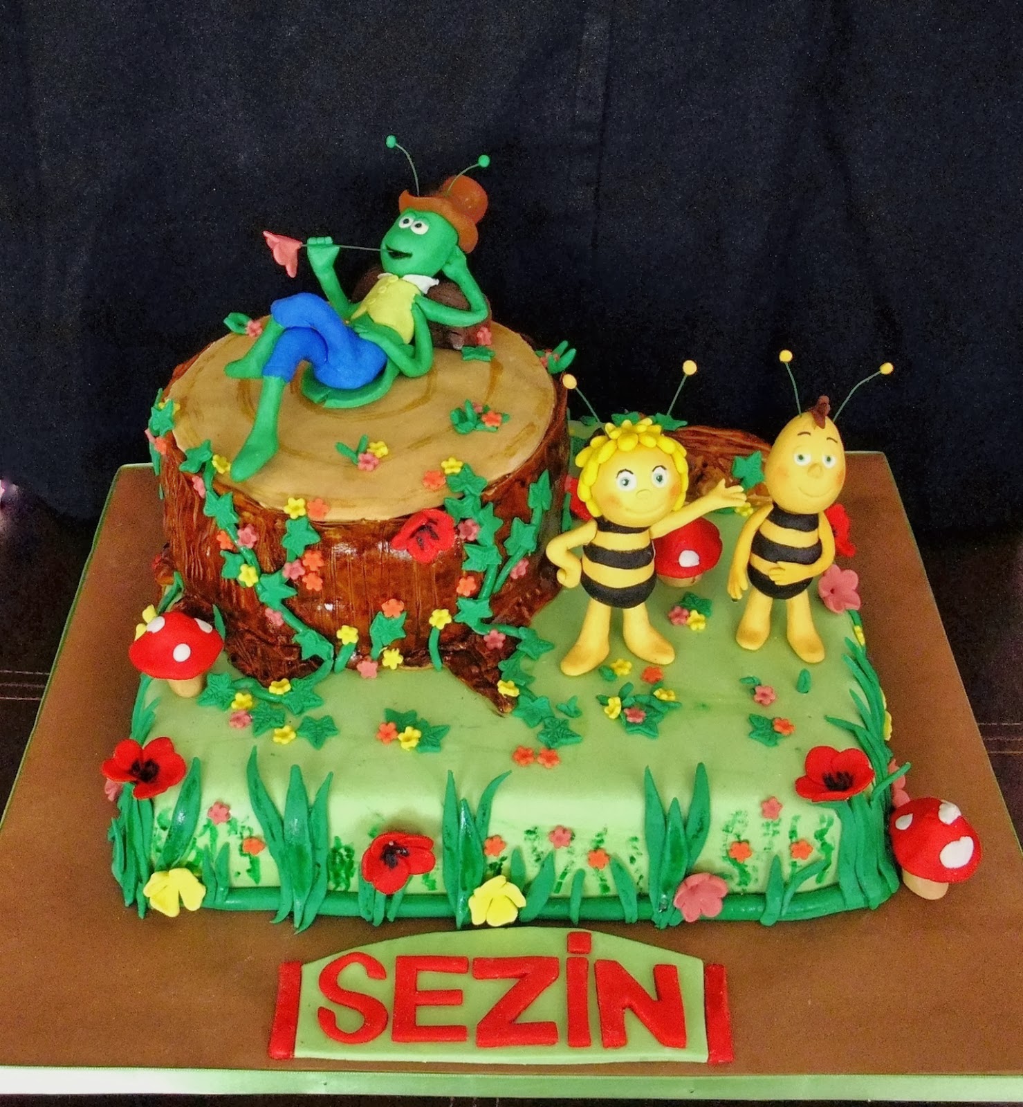 İpek Butik Pasta ,Çikolata ve Kurabiye Arı maya pastası (maya the bee