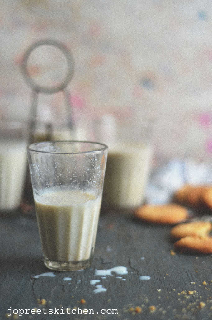 Apple, Dates & Flax Seeds Milkshake Jopreetskitchen