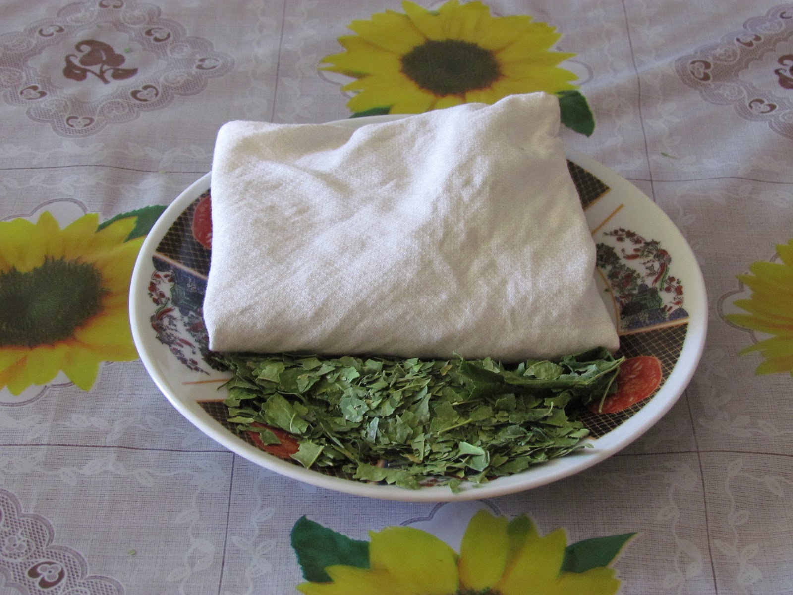The Home Manager's Junction Preserving Grains Using Neem Leaves(Indian