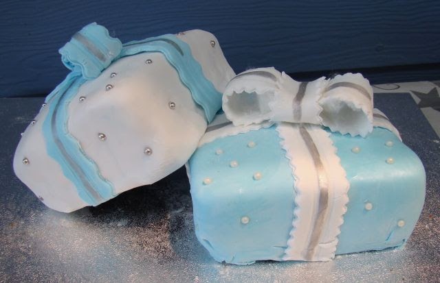 littlestarcreations: 'Christmas Presents' fruit cakes