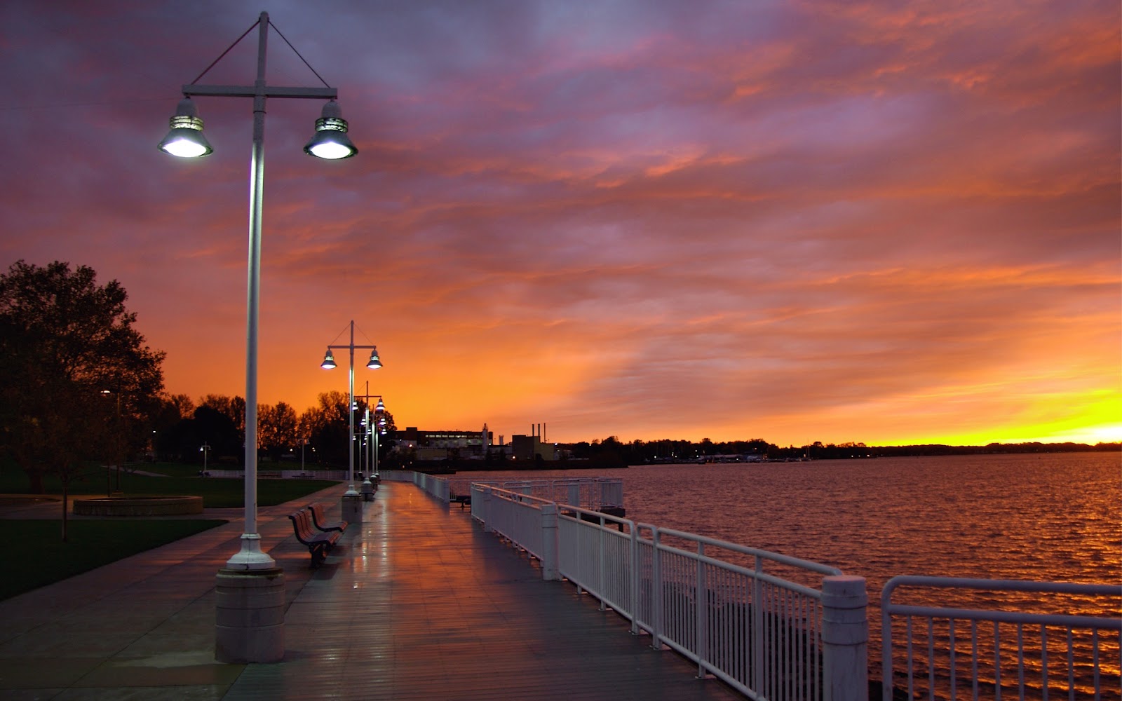 http://4.bp.blogspot.com/-VuYfpMhq1lM/T6NmlkuTuHI/AAAAAAAAbvg/imh6Vh86NAg/s1600/Atardecer-frente-al-mar.jpg