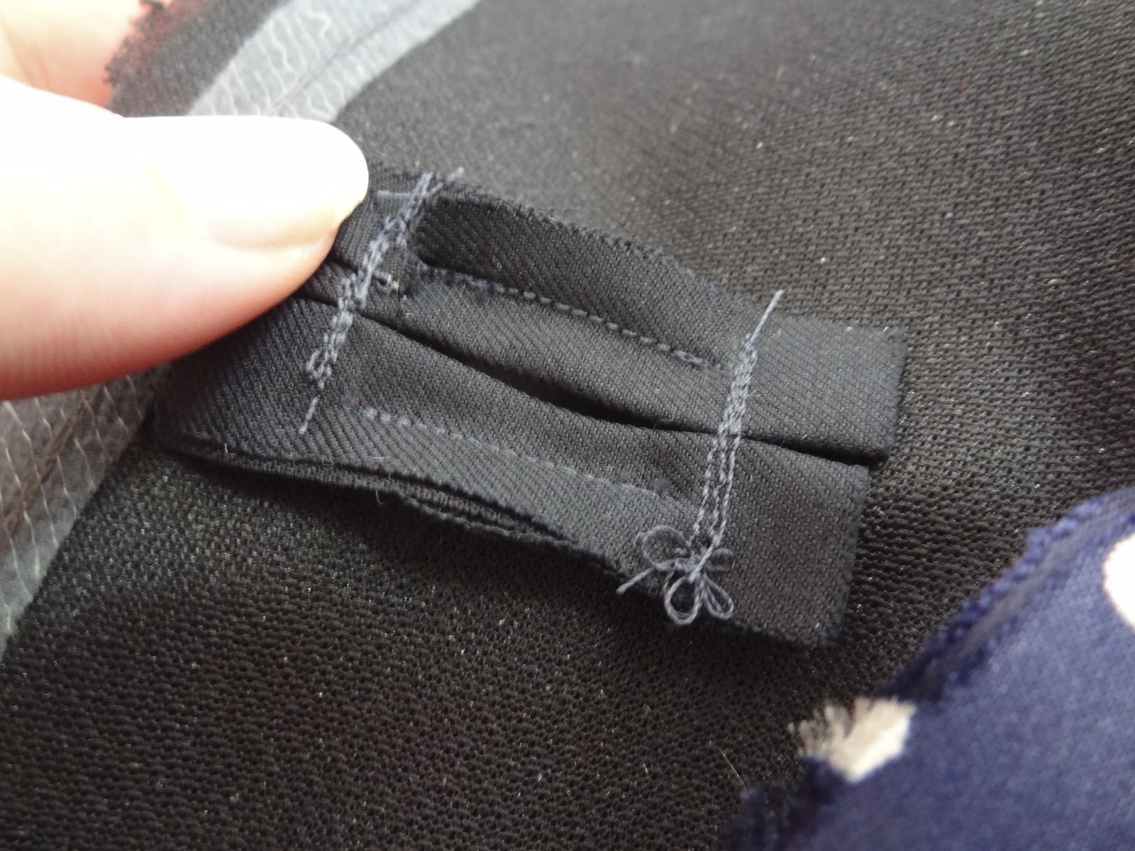 JuliaBobbin Tutorial Bound ButtonHoles and Facings