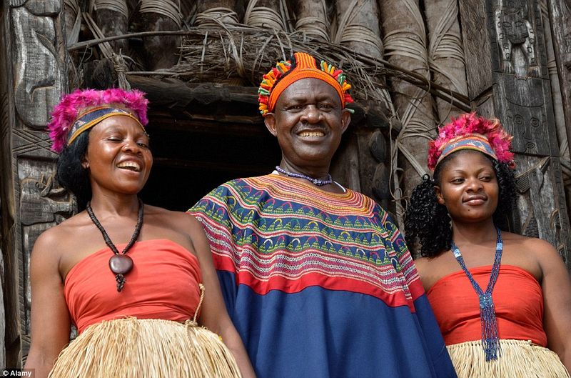 fon-bafut-and wives-1