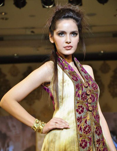 http://4.bp.blogspot.com/-VxBqz6IZ4Uo/TbONkOYuOqI/AAAAAAAADr0/lEUcqNO63NY/s1600/Mijwan%2BFashion%2BShow%2B2011%2B%25281%2529.jpg