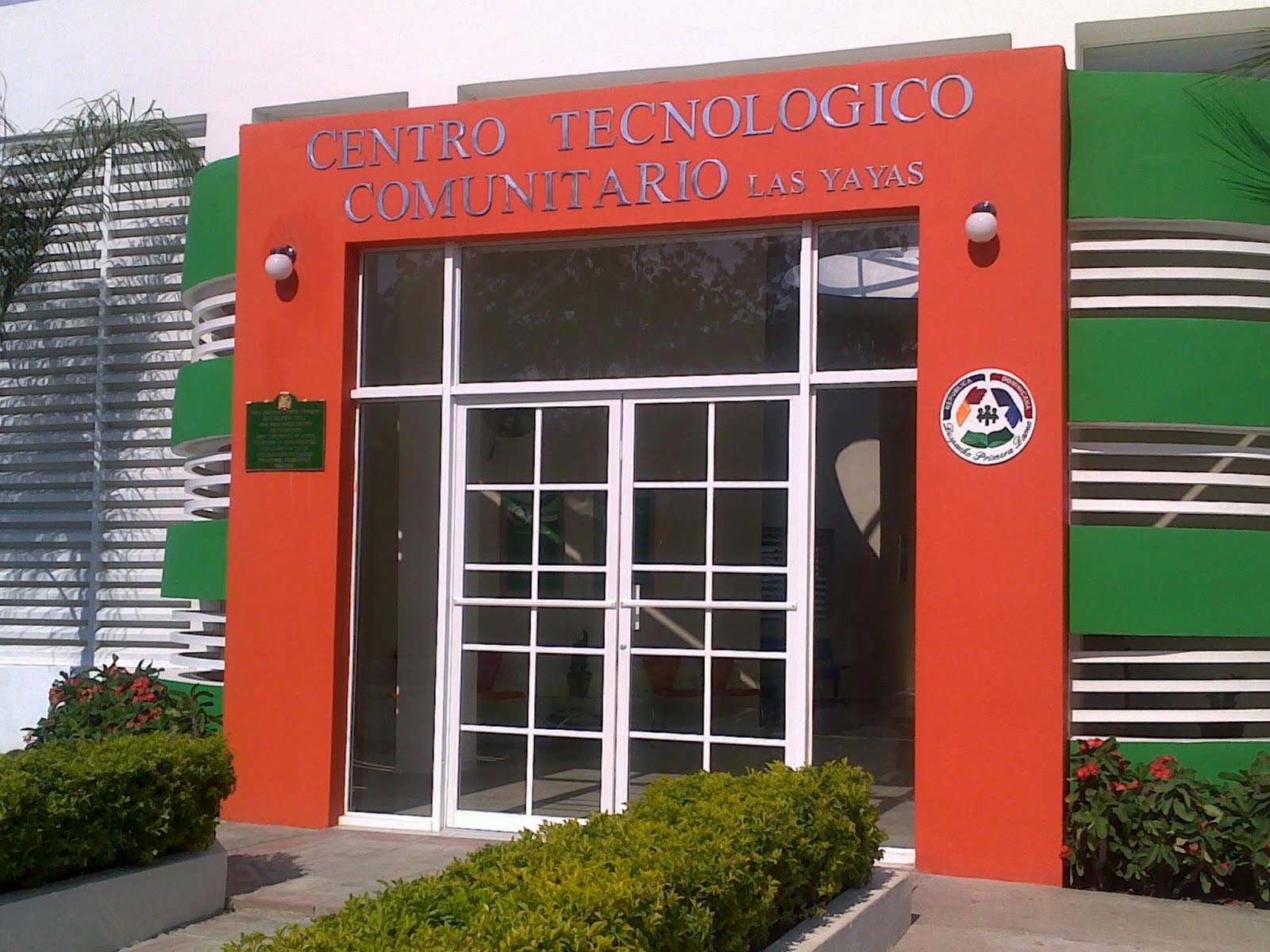 RD Iniciativa Centros Tecnológicos Comunitarios y Hora de Programación