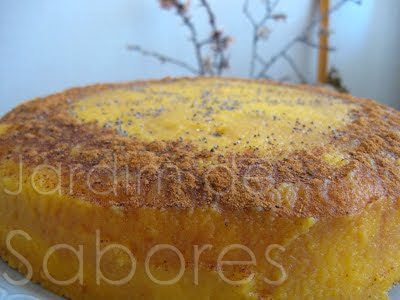 Bolo de Leite com Creme de Ovos Moles