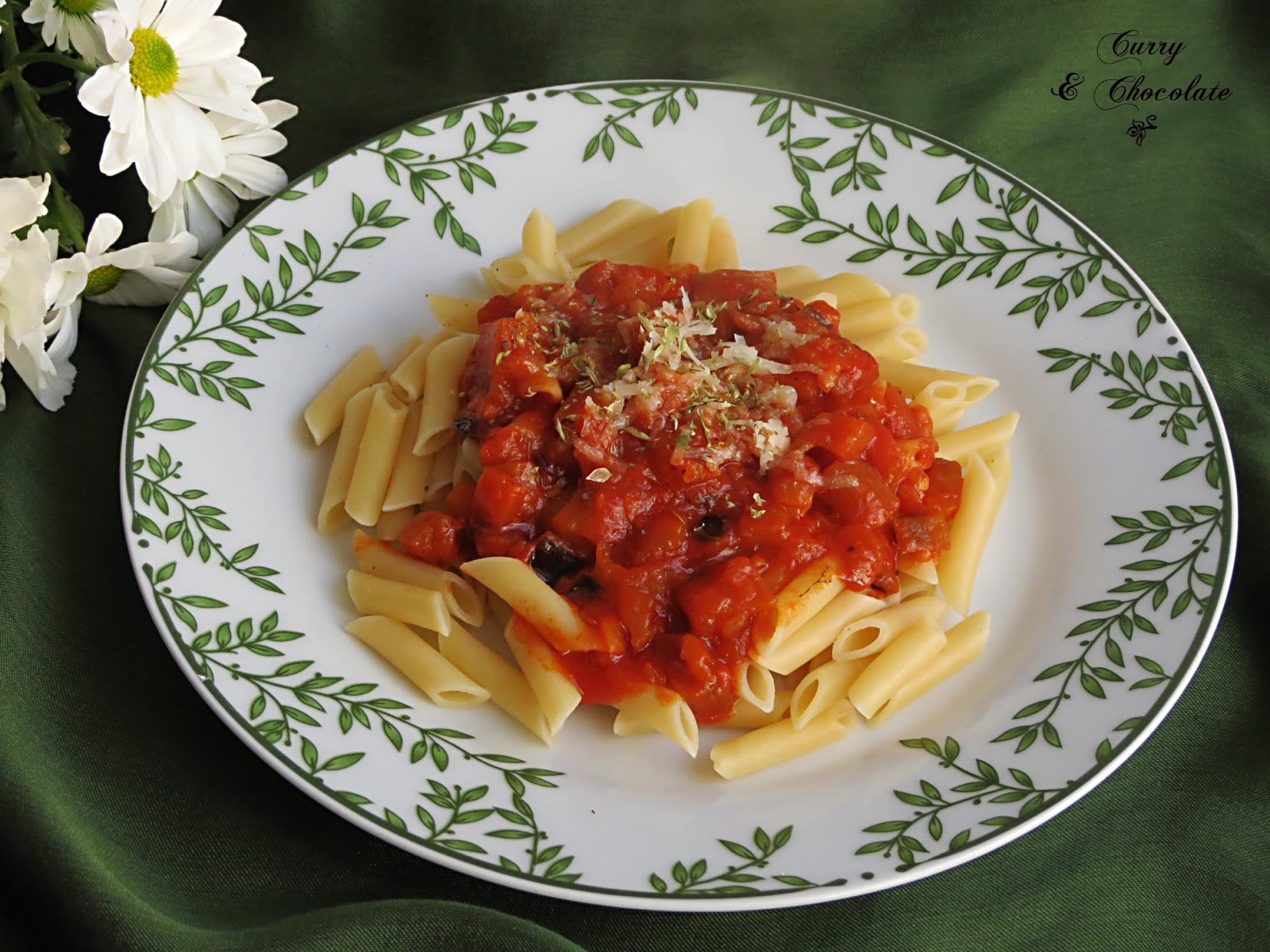Macarrones con berenjena y tomate - Pasta with tomato and eggplant Macarrones con berenjena y tomate - Pasta with tomato and eggplant