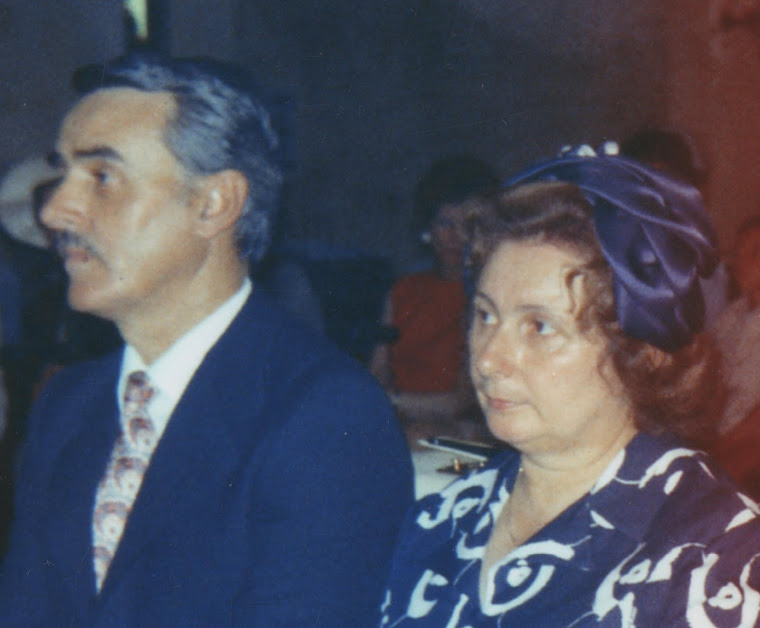 Carlo Narratone e la moglie Maria in Chiesa durante il matrimonio della figlia Rita