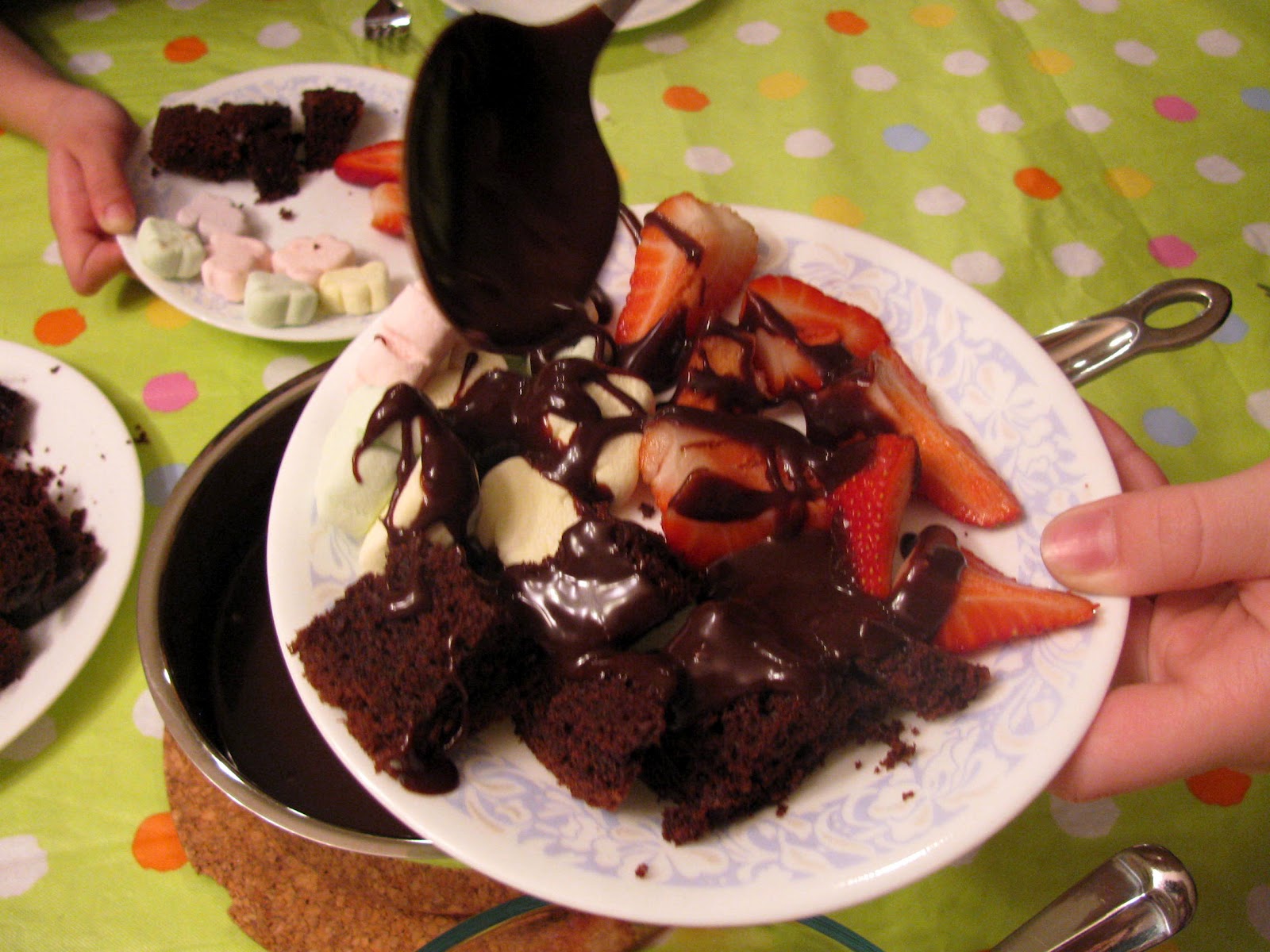 Chocolate Fondue {Chocolate Dipping Sauce}