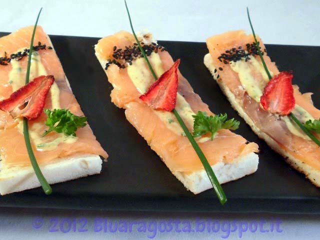 04-tramezzini al salmone con chips di fragole 04-tramezzini al salmone con chips di fragole
