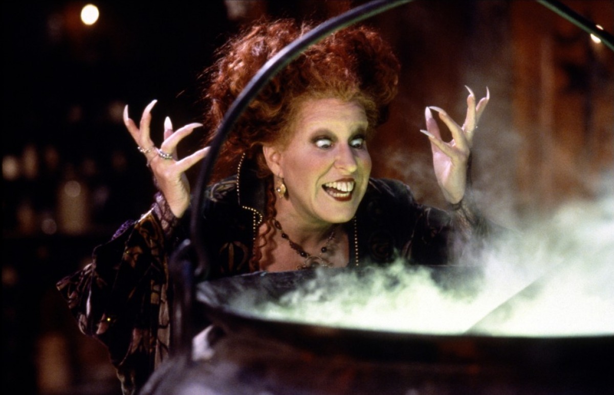 http://4.bp.blogspot.com/-W0SeOGeJgFY/UAYXbQPcb2I/AAAAAAAAVpo/CurPVmzdU-I/s1600/hocus-pocus-1993-01-g.jpeg