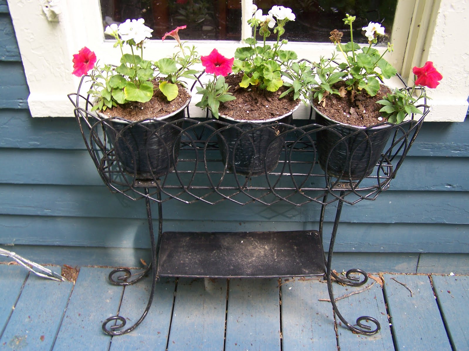 Gold Shoe Girl Fancy Wire Planter