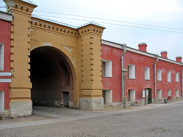 Никольские ворота Петропавловской крепости
