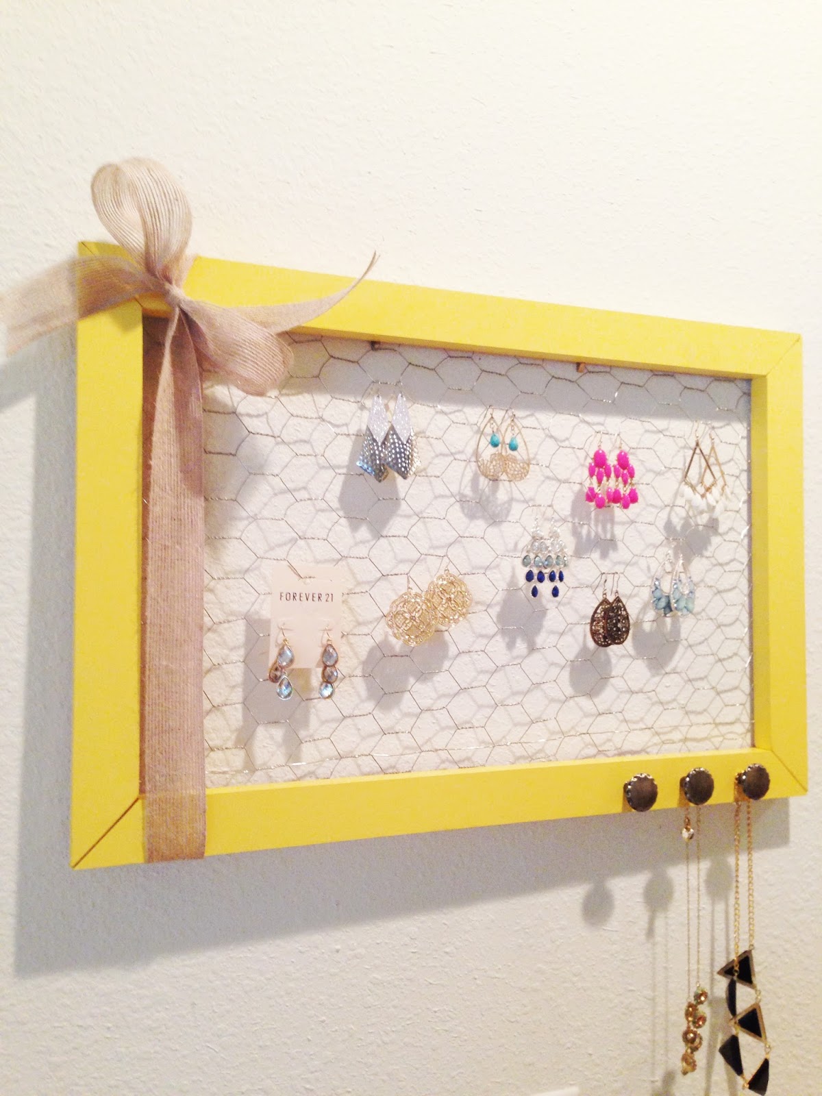 Designs by Latisha Yoast DIY Chicken Wire Jewelry Holder