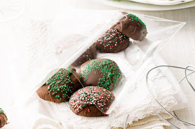 Chocolate Christmas shortbread buttons Recipe Chocolate Christmas shortbread buttons Recipe