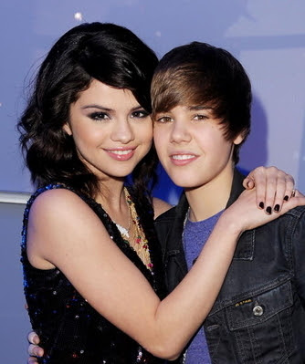 Hollywood: Selena Gomez With Her Boyfriend In Photoes And Wallpapers 2011