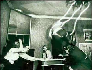 Misteri Poltergeist yang Menggemparkan Dunia Misteri Poltergeist yang Menggemparkan Dunia