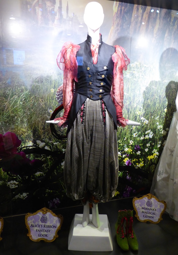 Hollywood Movie Costumes and Props Alice Through the Looking Glass