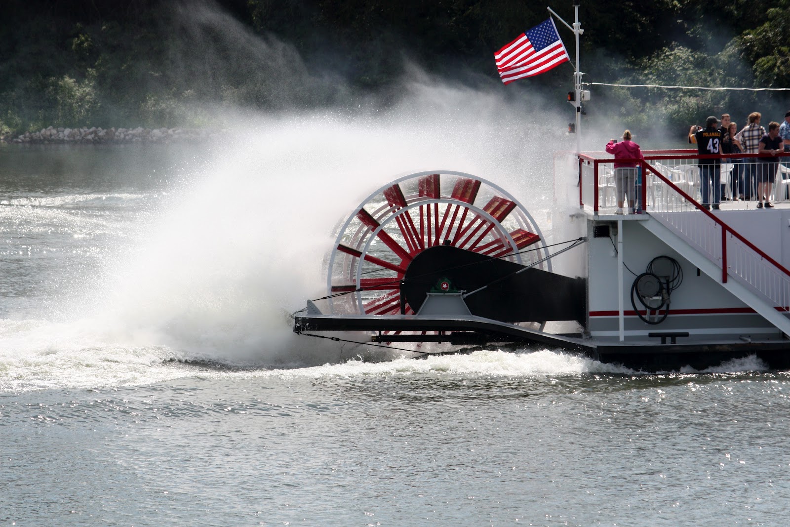 Round The Bend Rolling On The River