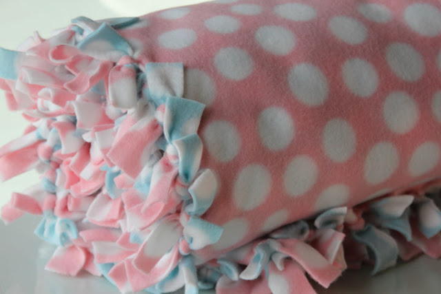 Pieces of Me Scrapbooking & Paper Crafts: No-Sew Blanket ...