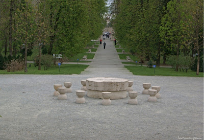 Brancusi Masa Tacerii Table of Silence Mesa del silencio