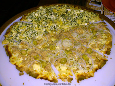Pizza da Chapada: Pizza meia Primor da Mamma meia Piabinha Pizza da Chapada: Pizza meia Primor da Mamma meia Piabinha