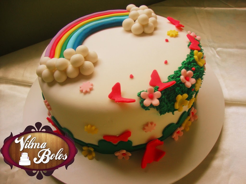 Bolos e Docinhos para Uberlândia e Região Bolo com cobertura de Pasta