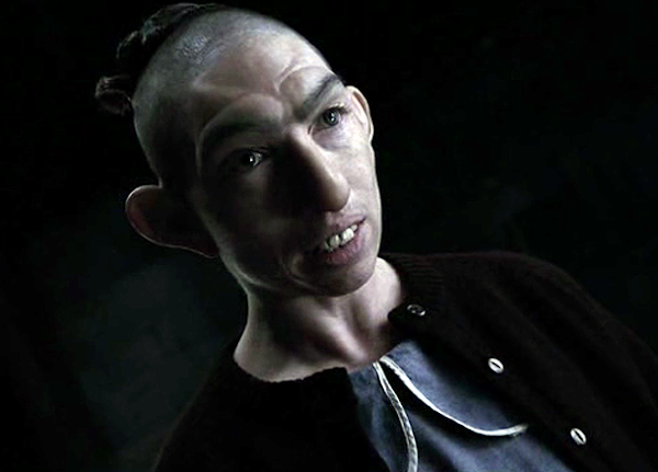 Naomi Grossman como Pepper em Asylum Naomi Grossman como Pepper em Asylum